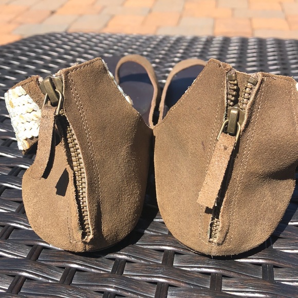 The cutest sandals you’ll see this season! Leather upper and outsole! - Picture 9 of 13